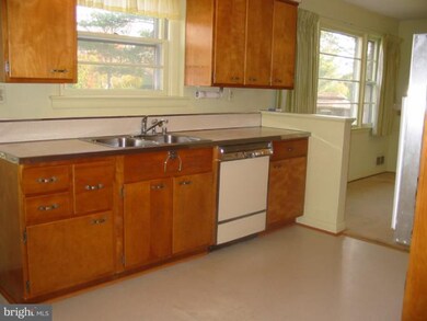 3310 Greencastle Rd, Burtonsville, MD 20866 - photo 4