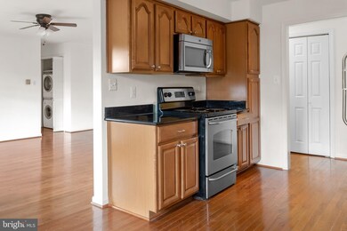 3332 Spring Ln unit C-40, Baileys Crossroads, VA 22041 - photo 4