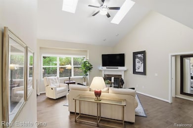 2294 Calibouge unit 31, Commerce Township, MI 48382 - photo 6