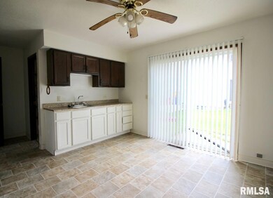 4206 N Elsie Ave, Davenport, IA 52806 - photo 5