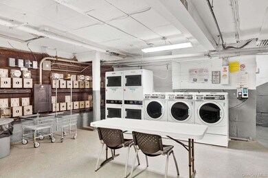 1 Ash Place unit 87A, Great Neck, NY 11021 - photo 3