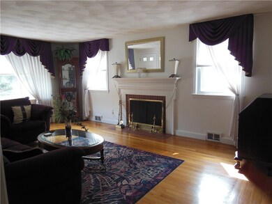 372 Garden City Dr, Cranston, RI 02920 - photo 3