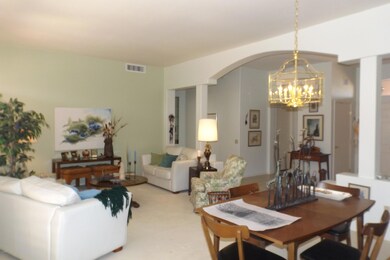 LIVING / DINING ROOM