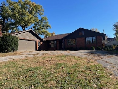 2505 N 29th St, Saint Joseph, MO 64506 - photo 3