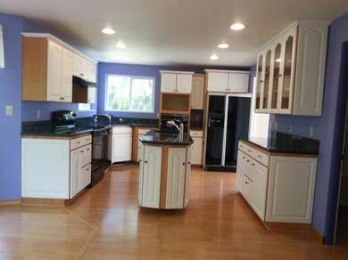 941 NW LANAI KITCHEN FULL