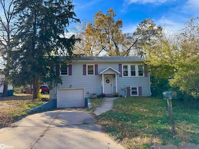 906 N 9th St, Fairfield, IA 52556 - photo 2