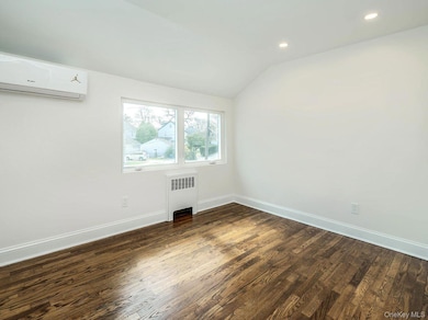 2 B Jefferson Ct, Roslyn Heights, NY 11577 - photo 7