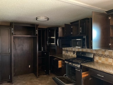 2202 Larry Dr, Port Lavaca, TX 77979 - photo 3