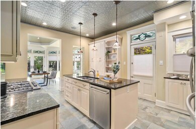 148 Buttles Ave, Columbus, OH 43215 - photo 2