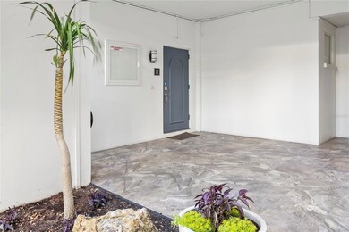 400 Golden Gate Point unit 11, Sarasota, FL 34236 - photo 2