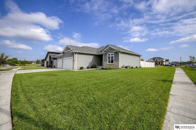 9420 Green Valley Ln, Lincoln, NE 68516 - photo 2