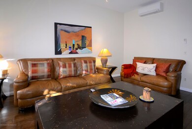 814 E.Cooper_34 living room