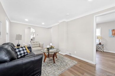 30619 Maplewood St, Garden City, MI 48135 - photo 5