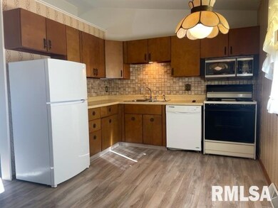 1915 W 69th St, Davenport, IA 52806 - photo 4