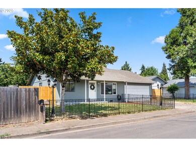 492 W Olympic St, Springfield, OR 97477 - photo 4