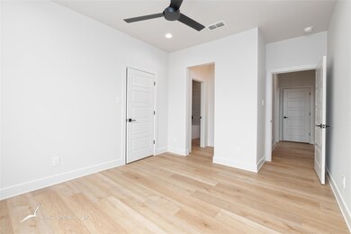 This bedroom shares a jack-n-jill bathroom with be