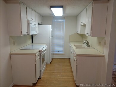 Kitchen (all appliances stay)