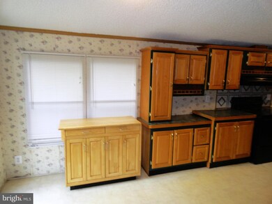 1508 Flanders Ln unit TRLR F, Harwood, MD 20776 - photo 6