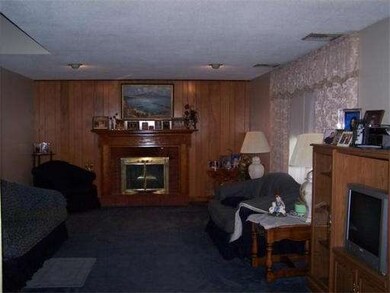 7 Hemlock Ave, Methuen, MA 01844 - photo 2