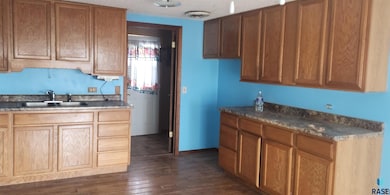 1819 N Foster St, Mitchell, SD 57301 - photo 4