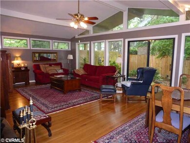 Den/Family/Great Room - Hard wood floors, built in