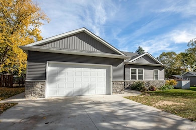 606 N Thayer St, Bourbon, IN 46504 - photo 2