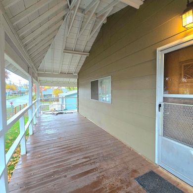 1335 Lakeview Ave, Klamath Falls, OR 97601 - photo 3