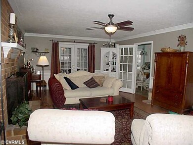 Den/Family/Great Room - Greatroom with French door