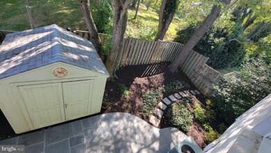 7819 Stovall Ct, Lorton, VA 22079 - photo 5