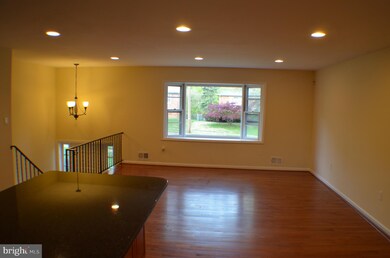 1307 Shady Glen Dr, District Heights, MD 20747 - photo 5