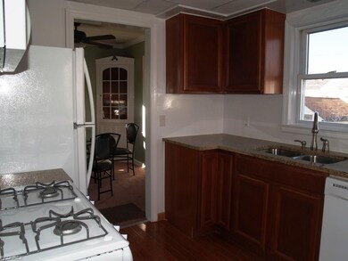 20715 Gardenview Dr, Maple Heights, OH 44137 - photo 4