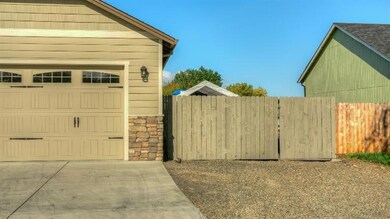 1479 Foxwood Dr, Medford, OR 97504 - photo 3