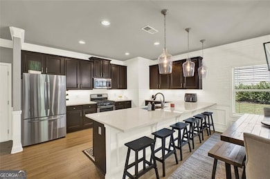 Seating for 6 at the Breakfast Bar