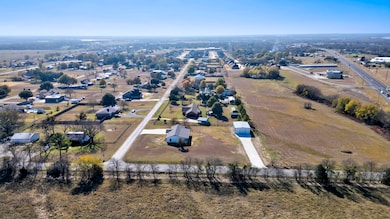 718 Arapaho Dr, Tioga, TX 76271 - photo 3