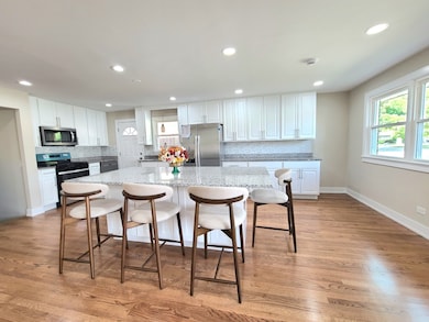 6437 W 82nd St, Burbank, IL 60459 - photo 3