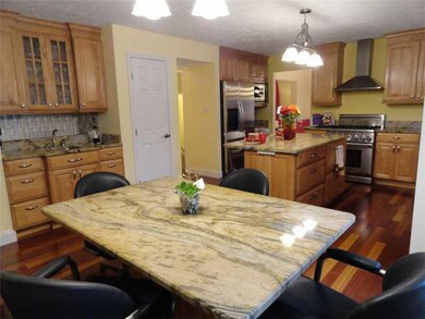 Kitchen. Great Kitchen for Entertaining! Newer Kit