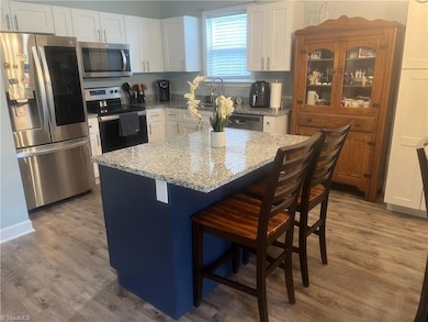 207 Bethlehem Ave, Thomasville, NC 27360 - photo 4