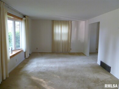 2220 Avalon Ct, Bettendorf, IA 52722 - photo 4