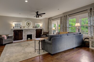 312 N Oak St, Elmhurst, IL 60126 - photo 4