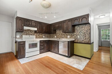 570 Sutton St, Northbridge, MA 01534 - photo 3