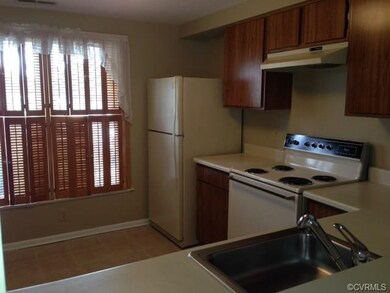 Nice Kitchen to cook in with pass through to Great