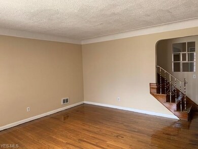 17253 Mccracken Rd, Maple Heights, OH 44137 - photo 3