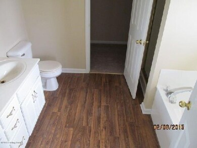 10100 Landwood Dr, Louisville, KY 40291 - photo 4