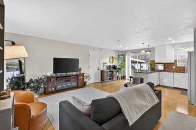 386 Pioneer Ave, Sandy, UT 84070 - photo 4