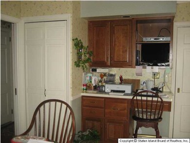 unlisted-address, Staten Island, NY 10306 - photo 7