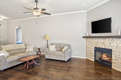 Living Room/Fireplace
