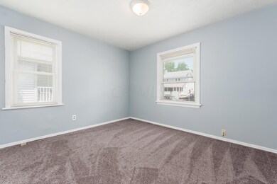 T 1539 E Maynard Ave00009