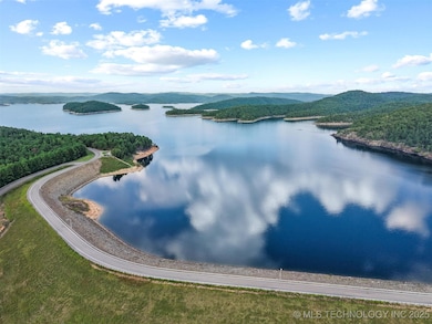 135 Stone Pine Ln, Broken Bow, OK 74728 - photo 2