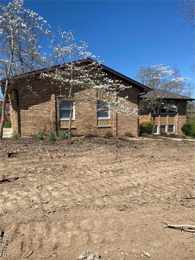 654 Holmes Ln, Rolla, MO 65401 - photo 2