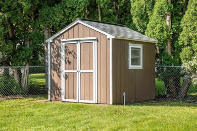 1260 Sheldon St, Waterloo, IA 50701 - photo 2